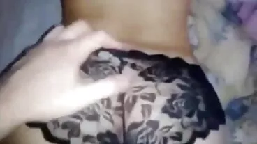 ছোট বাংলা চোদাচুদির video বেশ্যা চোলে তার গোলাপী সক স্টাফ পায়