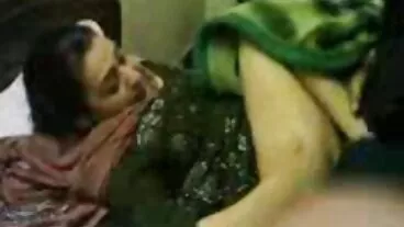 পীনস্তনী অপেশাদার ধ্বংস একটি বেঙ্গলি চোদাচুদি লোক মোরগ